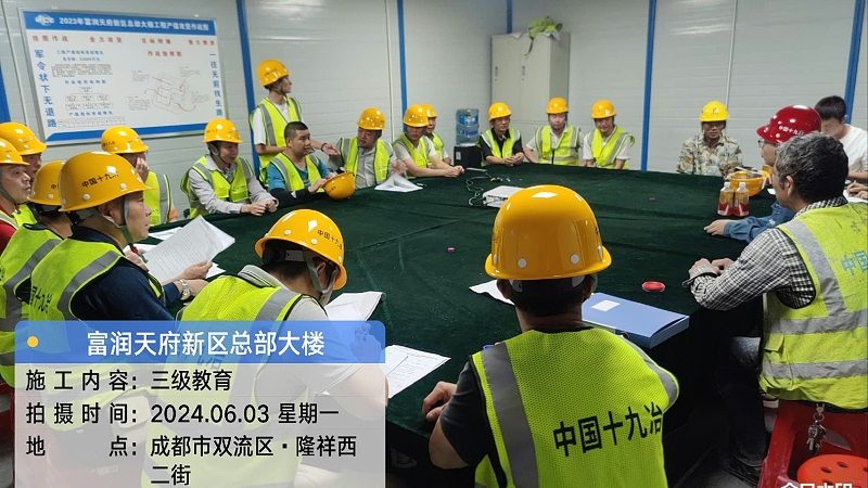 以下是一些适合不同年龄段孩子的编程教材推荐：