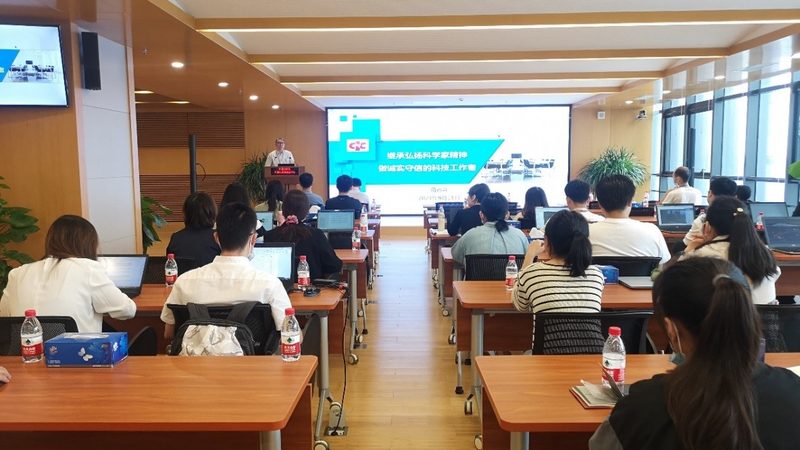 目前市场上的少儿编程教材主要分为以下几类：