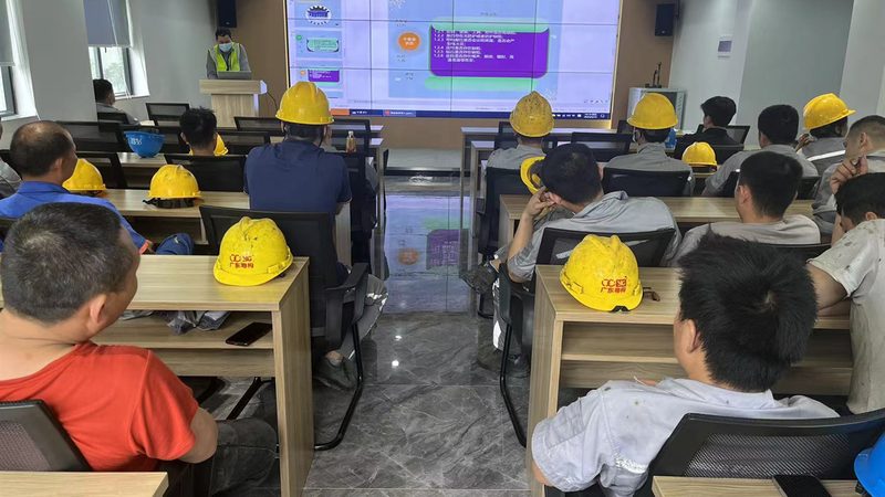 揭秘上海职业培训实操课程：报价背后的考量因素